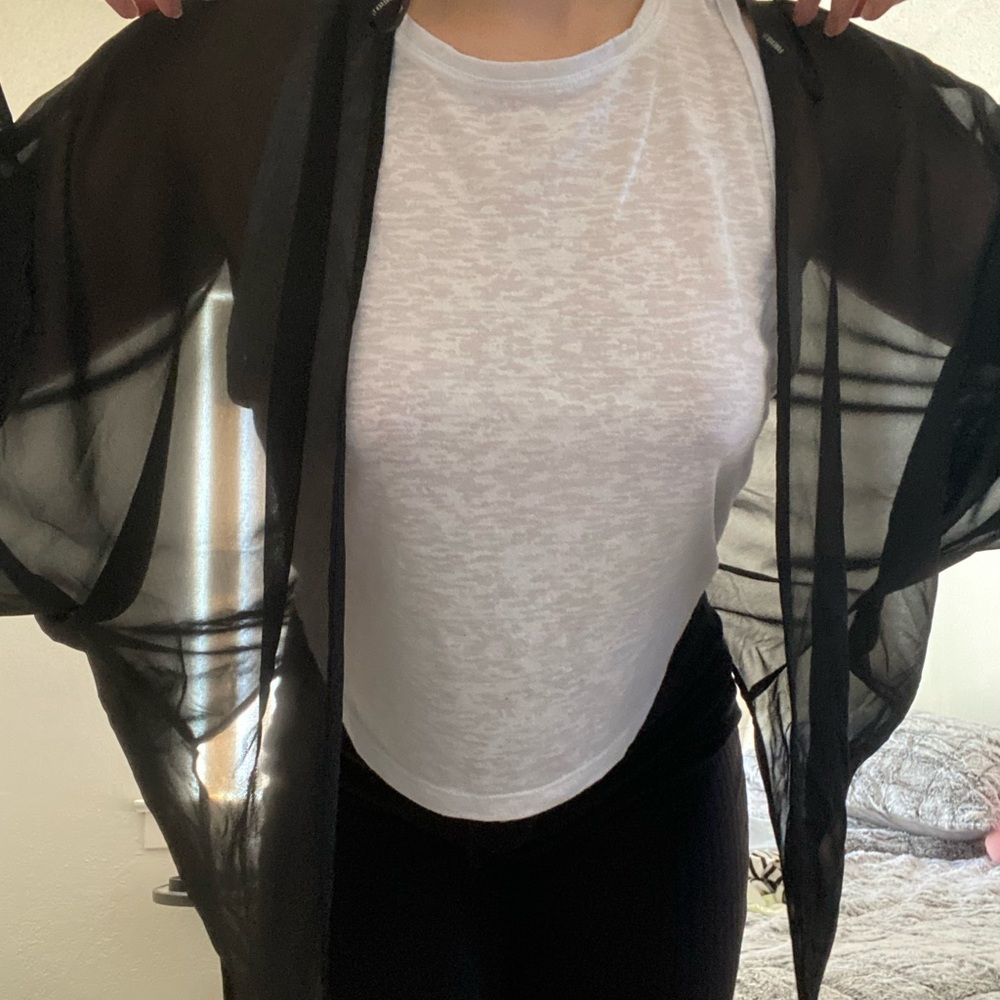 Easy to style, black, flowy cardigan🖤